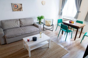 A38 Studio Apartment Next To Famous Party House.